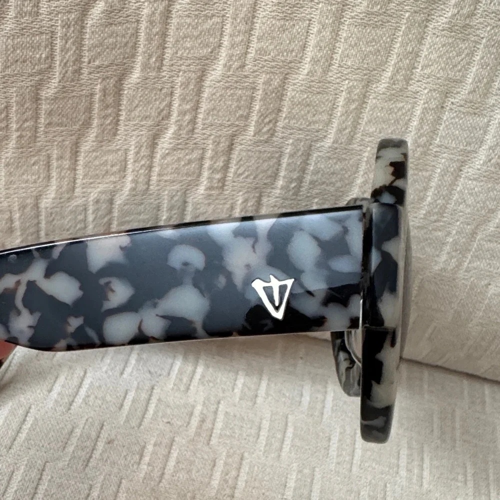Valley Eyewear “Scapula” Black and White Tortoiseshell Round Sunglasses